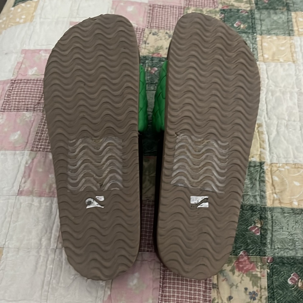 Aerie Slides sz 8 - Picture 3 of 6